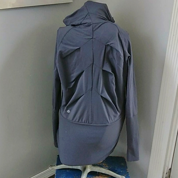 LULULEMON NYLON/SPANDEX HOODIE M/8 - Picture 4 of 6